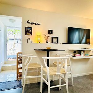 2Br 1Ba Garden View Guest Suite - King-Size Bed - Free Parking